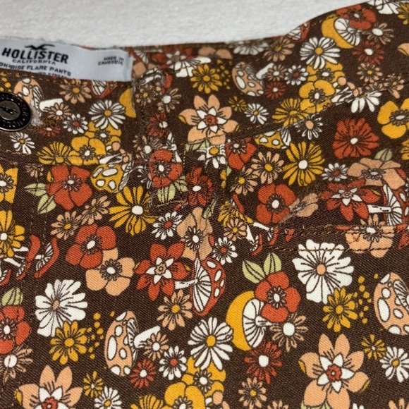 Hollister women’s brown and yellow mushroom 70’s bellbottom pants  size xs - Picture 2 of 8